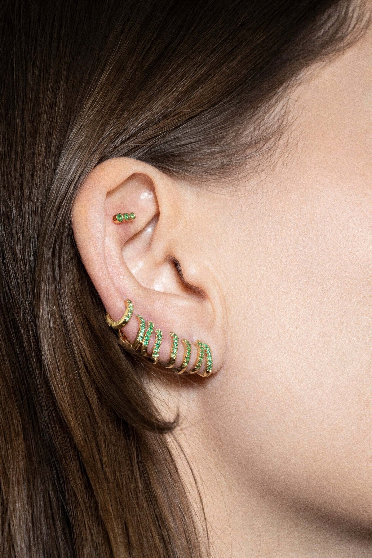 cate 5 mm Creolen 18k Smaragd Ohrringe