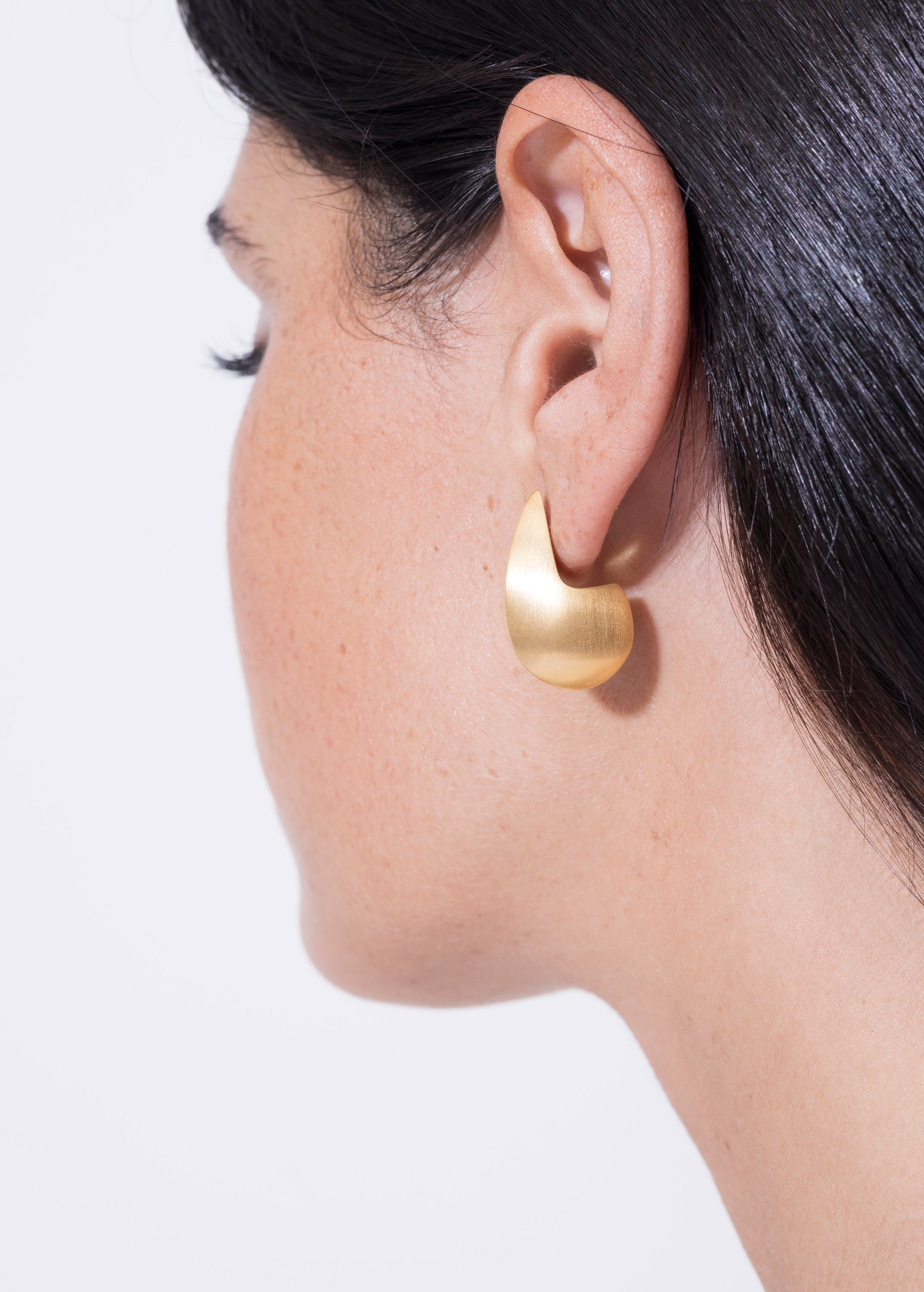 model wearing pam huggies in gold