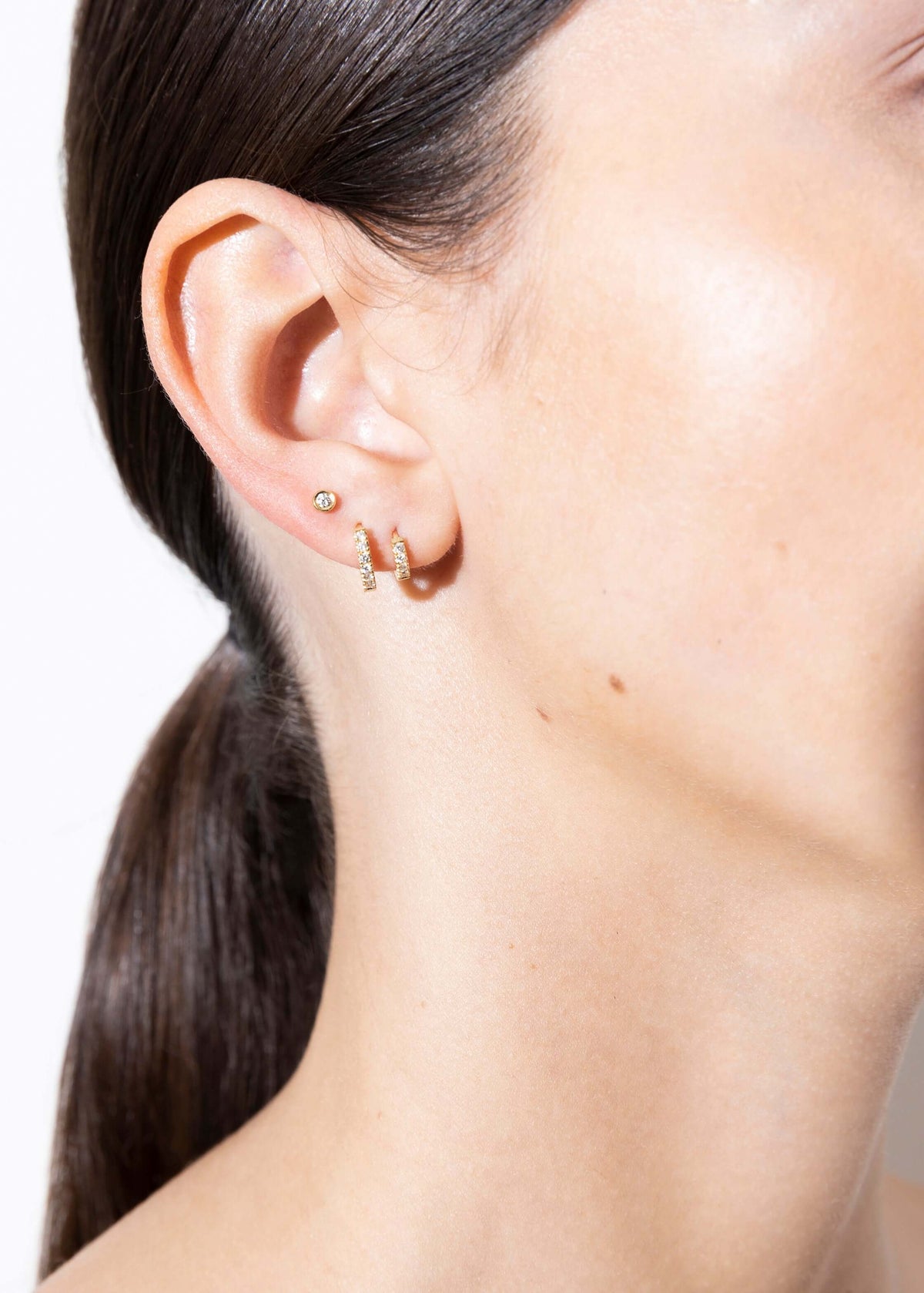 Limettenfarbene 7 mm Creolen mit 18 Karat Diamanten