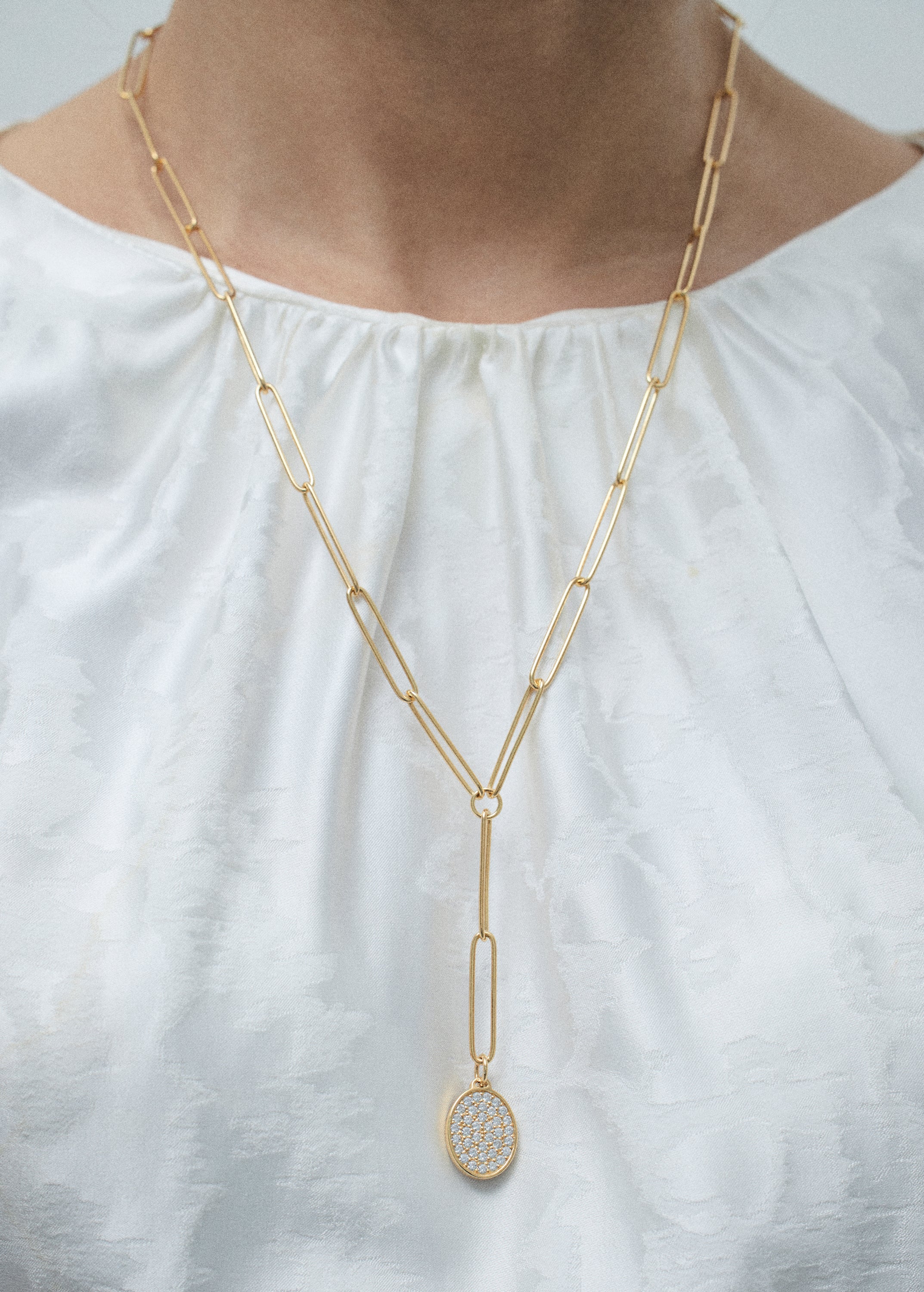 m necklace white