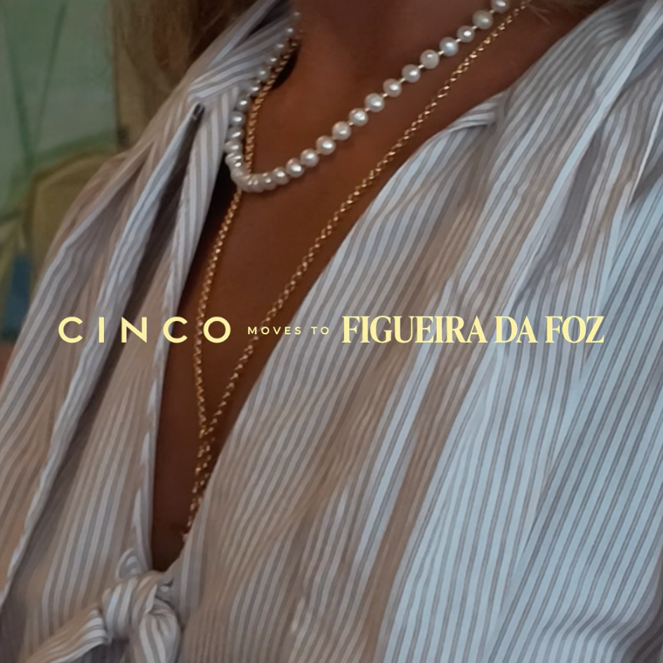 Close-up of a woman wearing layered necklaces, including a pearl strand and a gold chain, over a white and blue striped shirt. Text overlay reads 'CINCO MOVEMENTS TO FIGUEIRA DA FOZ'.