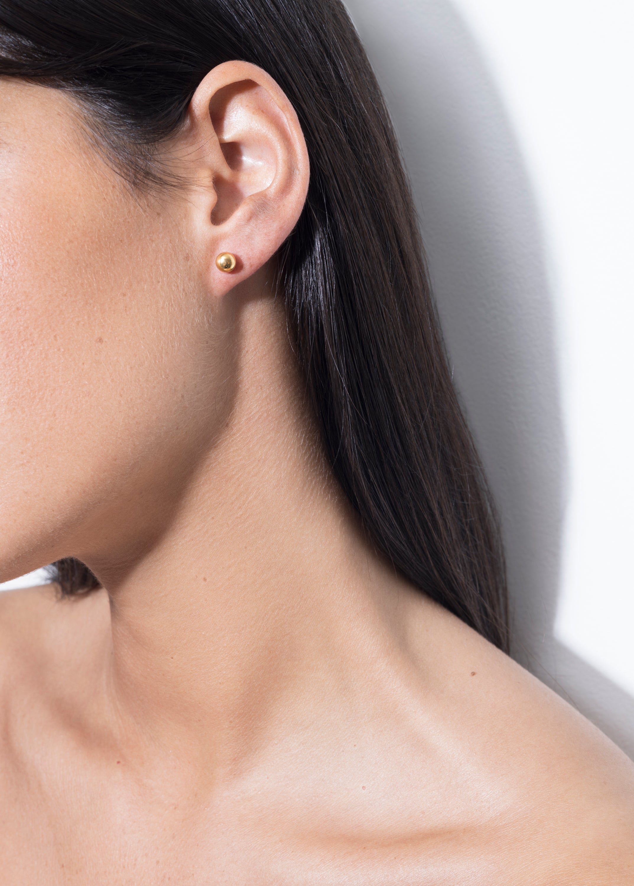 model wearing mini sade earrings in gold