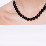 model wearing onyx collar