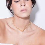 model wearing pernille necklace in gold with 38cm 