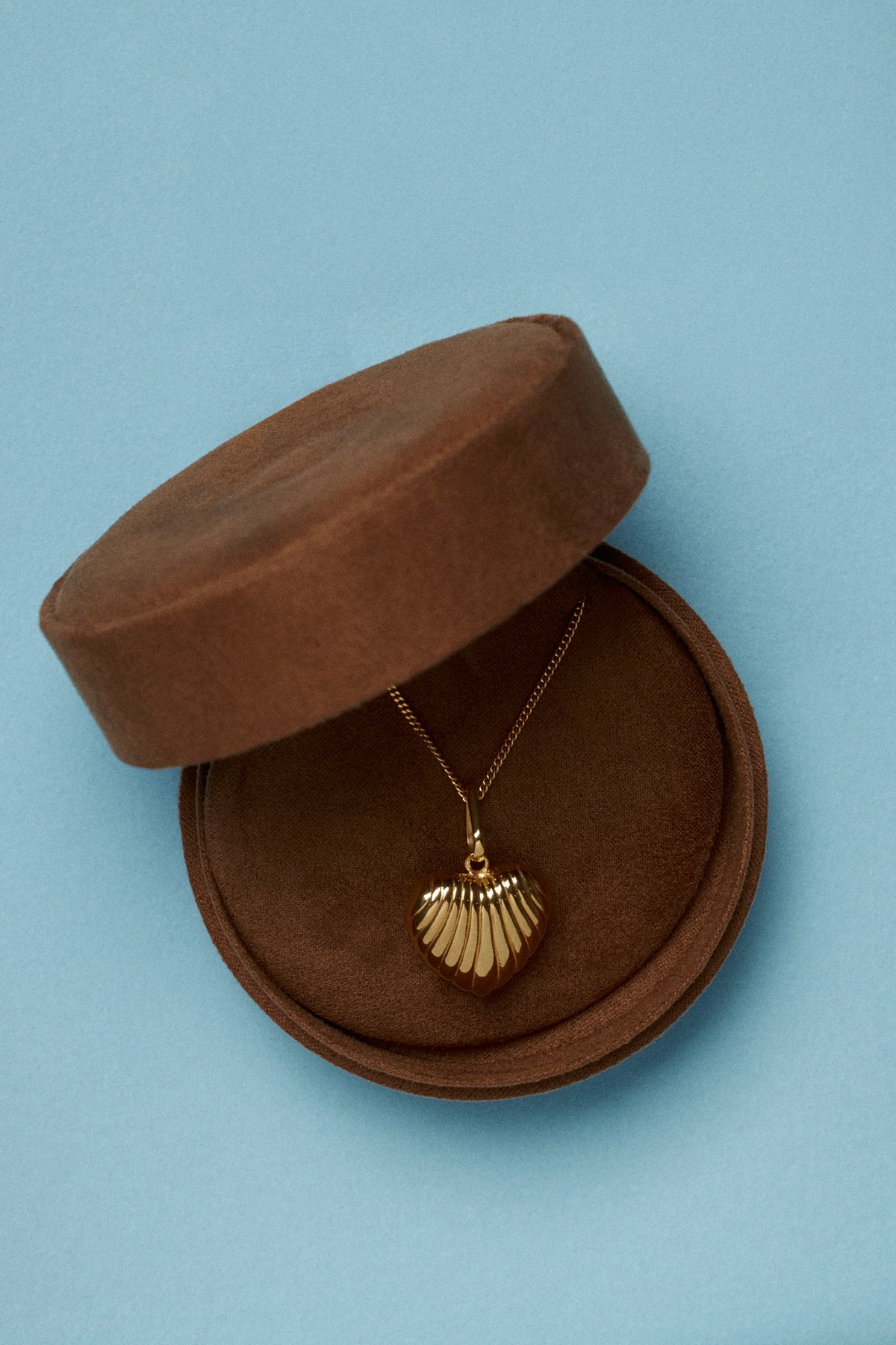 Medium Velvet Jewelry Box with a heart-shaped gold necklace inside, showcasing elegance and sophistication.