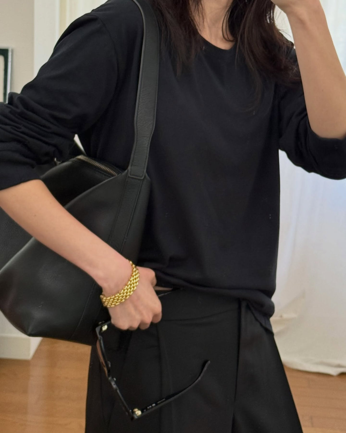 CINCO gold-chain-bracelet-worn-on-hand-side-view.jpg